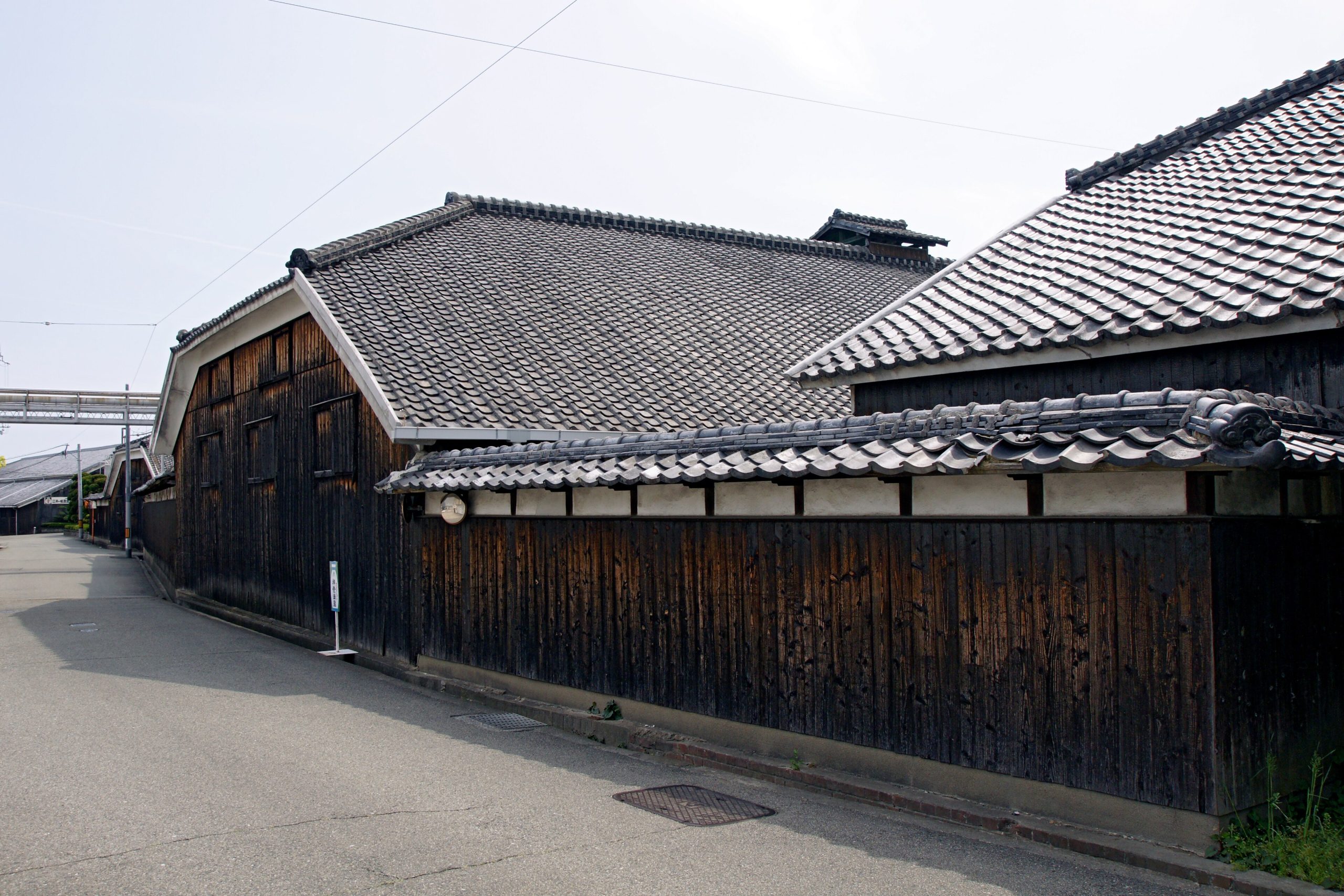 Het terrein van Eigashima Shuzo in Akashi, waar de White Oak-distilleerderij staat