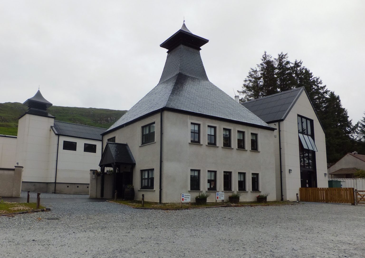 De Ardnamurchan-distilleerderij in Glenbeg aan de westkust van de Schotse Hooglanden
