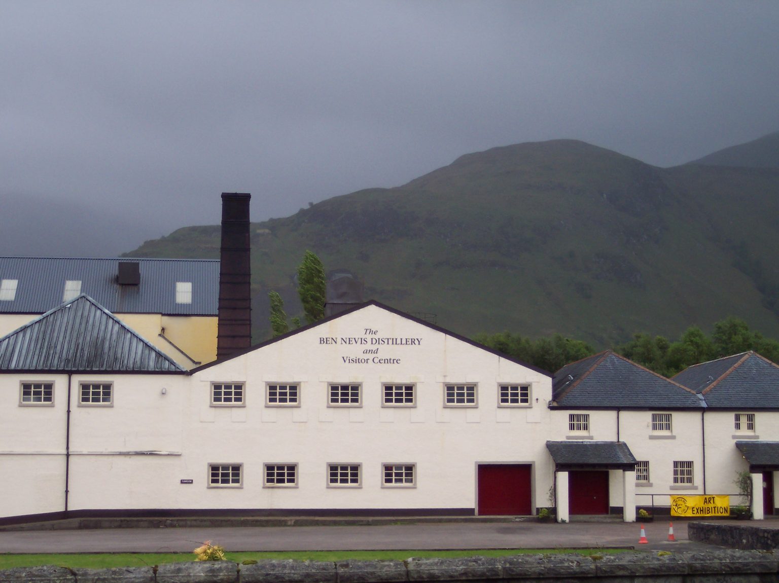 De Ben Nevis-distilleerderij bij Fort William in de Schotse Hooglanden