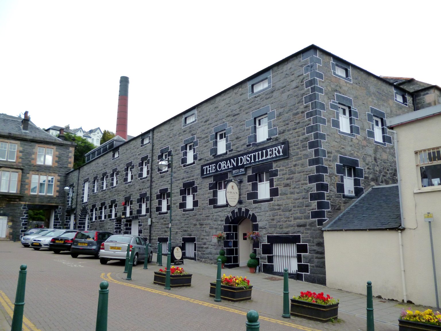De Oban-distilleerderij aan de haven van Oban