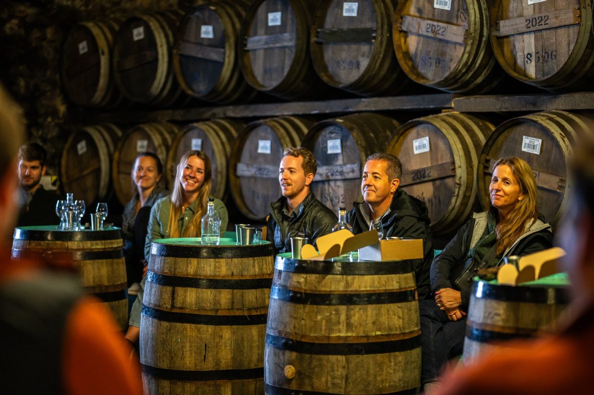 De Bruichladdich-distilleerderij aan Loch Indaal op Islay