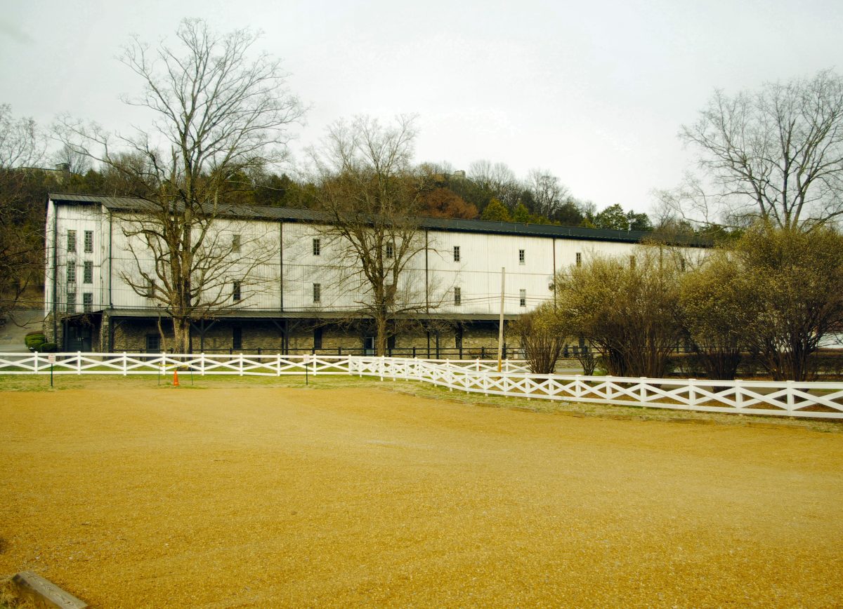Een rijpingspakhuis van distilleerderij Jack Daniel's in Lynchburg, Tennessee