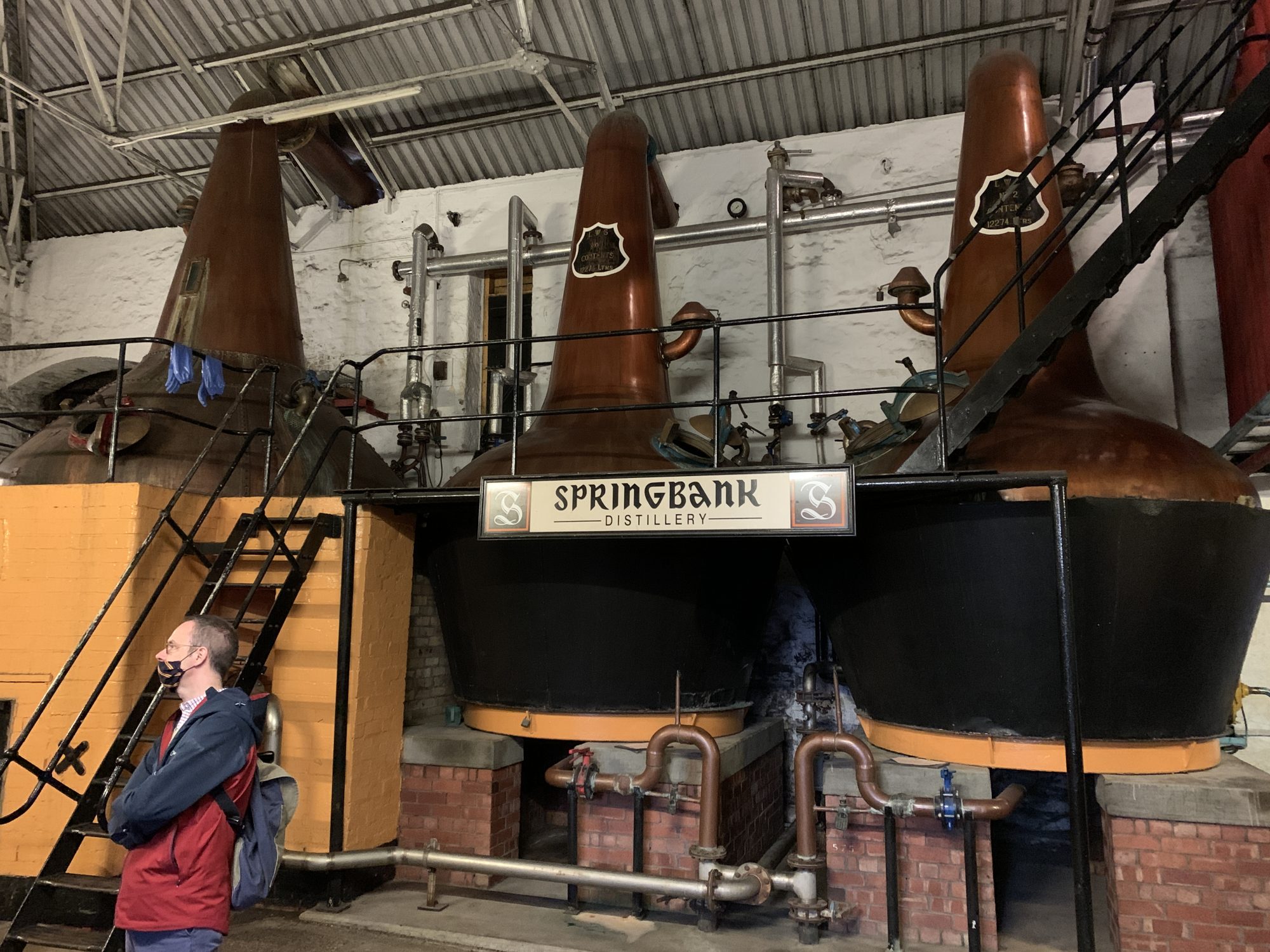 De koperen ketels in de Springbank-distilleerderij in Campbeltown