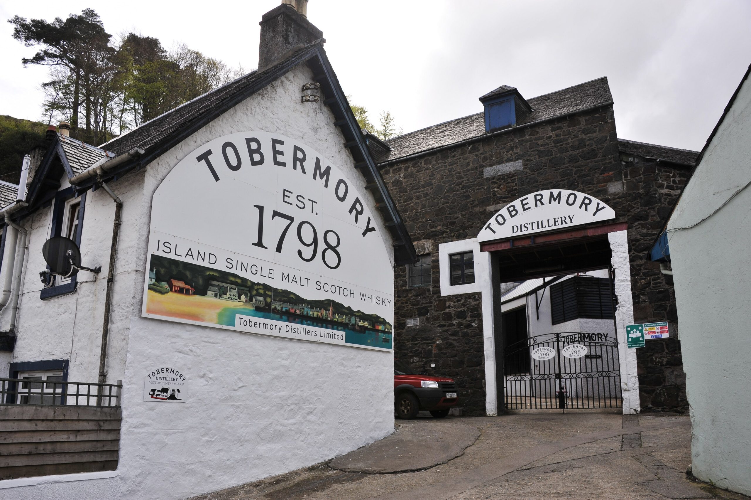Distilleerderij Tobermory op Mull, waar Ledaig wordt gestookt