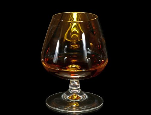 Cognac drinken: welk glas, welke temperatuur, en wat ijs met de geur doet