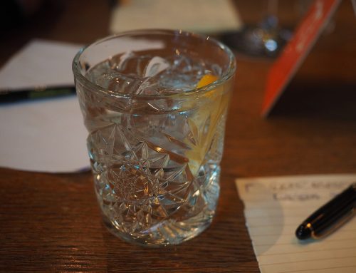 Kant-en-klare cocktails: wat er in de fles zit en waarom er water bij hoort