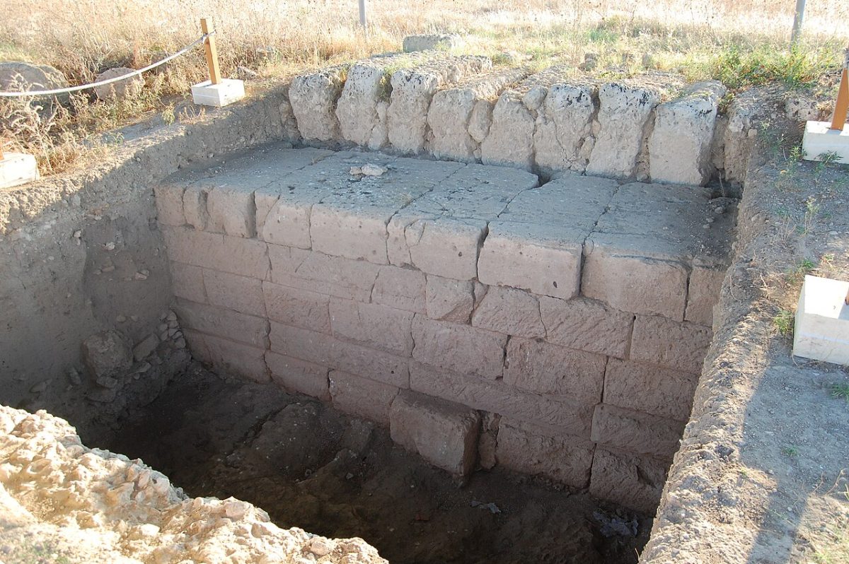 Blootgelegd deel van de oude Messapische stadsmuur bij Manduria in Puglia
