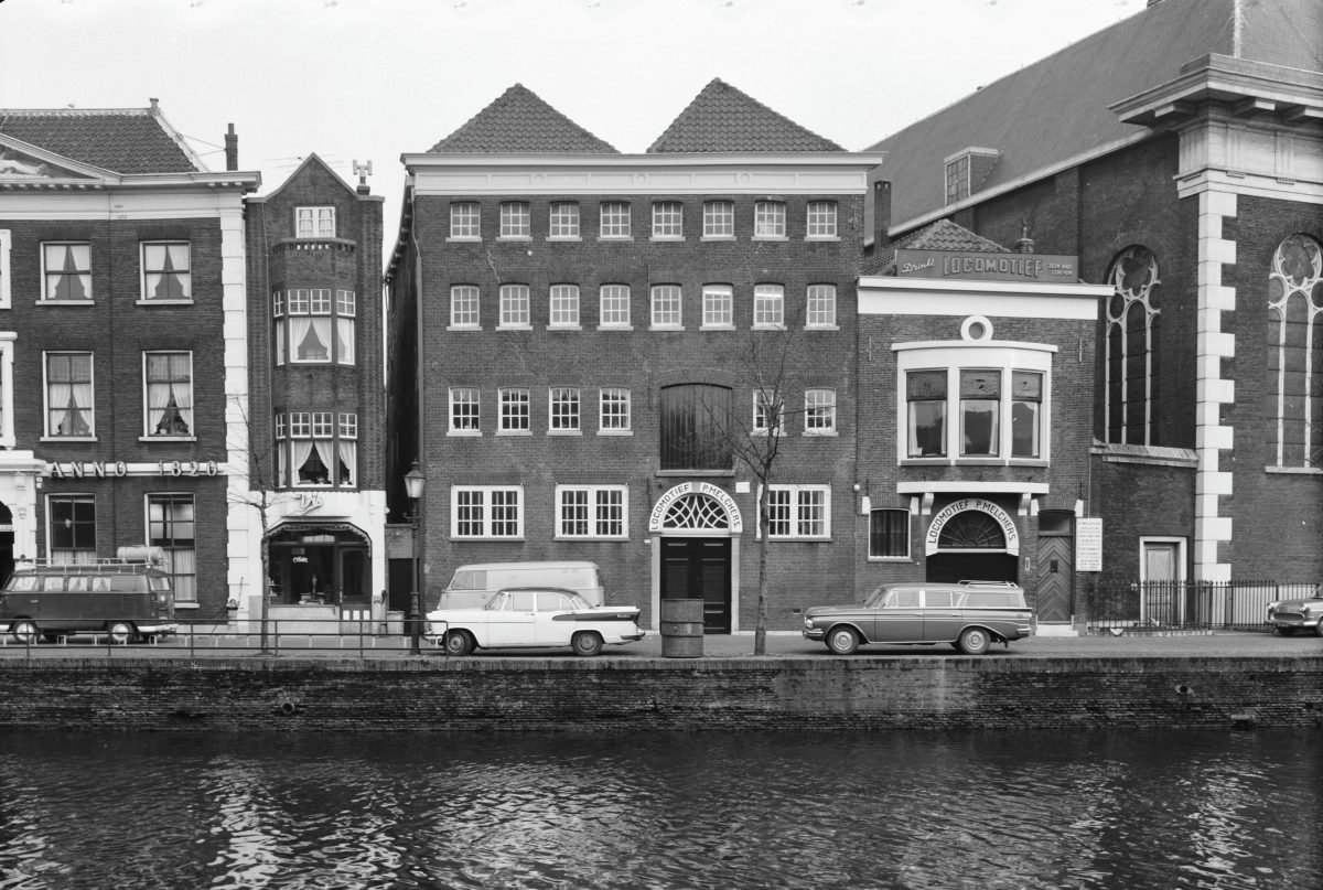 Voorgevels aan de Lange Haven in Schiedam, waaronder het pand van het Jenevermuseum