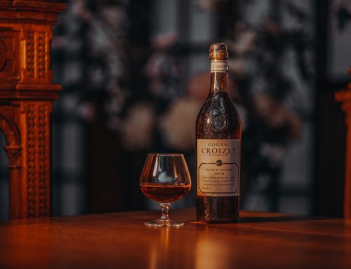 Een geopende fles cognac: hoe lang hij goed blijft en waar je hem bewaart