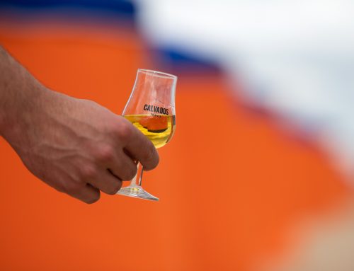 How to drink calvados: the glass, the temperature and the trou normand