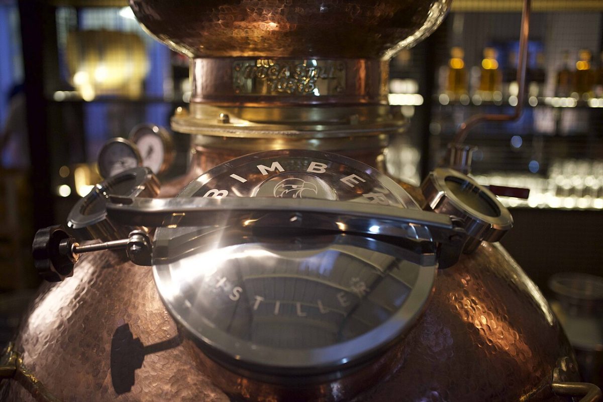 Koperen ketel in de distilleerderij van Bimber in Londen