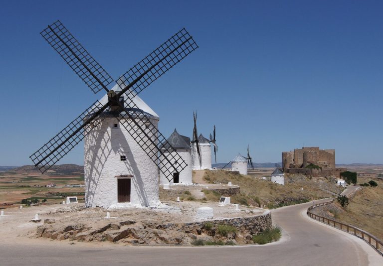 Moulins à vent en La Mancha, Espagne