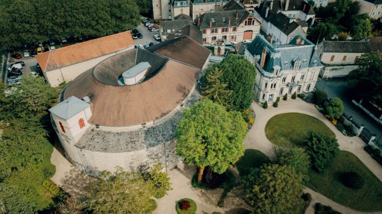 Het Bastion van Domaine Chanson in Beaune, van bovenaf