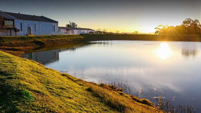 Het landgoed L'Avenir in Stellenbosch bij zonsondergang