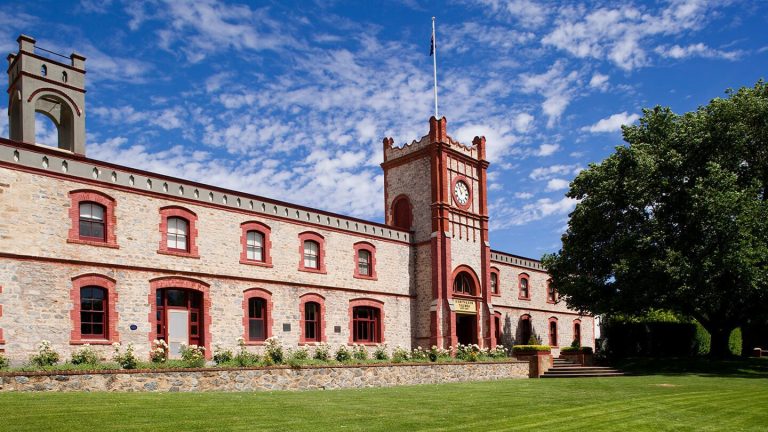 Het wijnhuis van Yalumba in de Barossa met de klokkentoren
