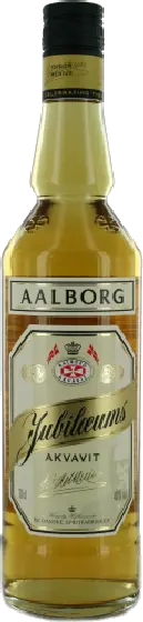 Een fles uit het schap aquavit in de winkel aan de Brink in Bathmen