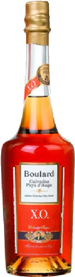 Een fles uit het schap calvados in de winkel aan de Brink in Bathmen