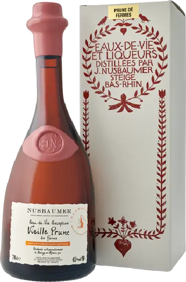 Een fles uit het schap eau de vie in de winkel aan de Brink in Bathmen