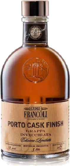 Een fles uit het schap grappa in de winkel aan de Brink in Bathmen
