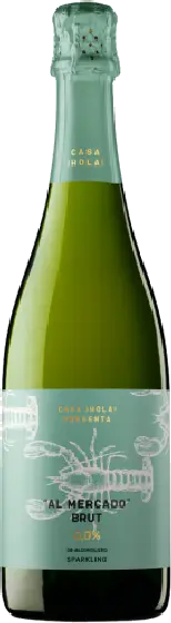 Een fles Al Mercado, uit het schap in de winkel in Bathmen