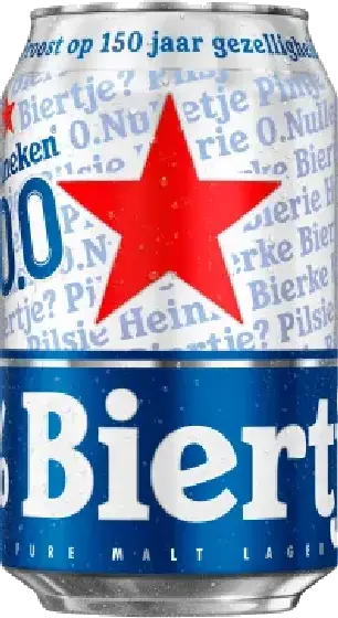 Een fles Heineken, uit het schap in de winkel in Bathmen