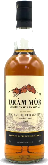 Een fles Dram, uit het schap in de winkel in Bathmen