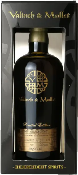 Een fles Valinch, uit het schap in de winkel in Bathmen