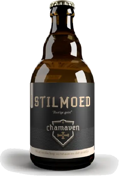Een fles Brouwerij Chamaven, uit het schap in de winkel in Bathmen