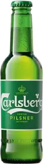 Een fles Carlsberg, uit het schap in de winkel in Bathmen