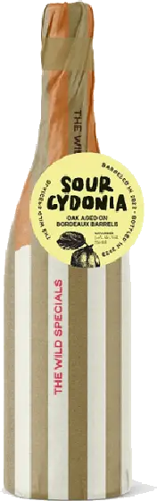 Een fles De Wilde Brouwers, uit het schap in de winkel in Bathmen