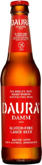 Een fles Estrella, uit het schap in de winkel in Bathmen