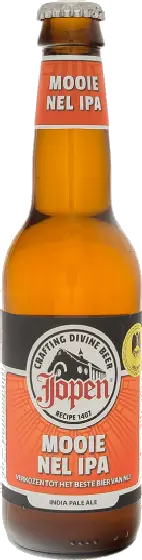 Een fles Mooie Nel, uit het schap in de winkel in Bathmen