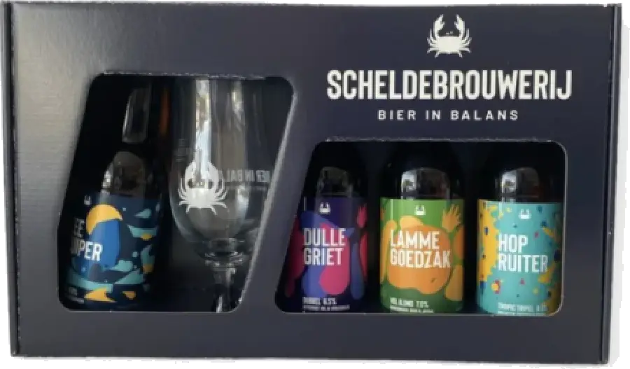 Een fles Scheldebrouwerij, uit het schap in de winkel in Bathmen