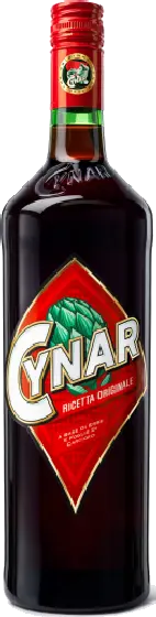 Een fles Cynar, uit het schap in de winkel in Bathmen