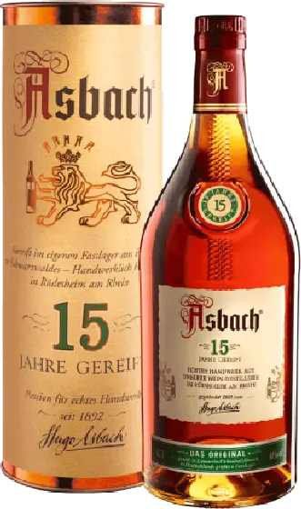 Een fles Asbach, uit het schap in de winkel in Bathmen