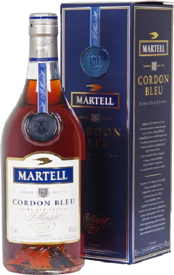 Een fles Martell, uit het schap in de winkel in Bathmen