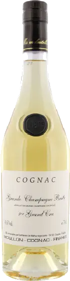 Een fles Moullon, uit het schap in de winkel in Bathmen