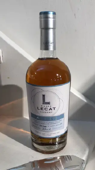 Een fles Pierre Lecat, uit het schap in de winkel in Bathmen