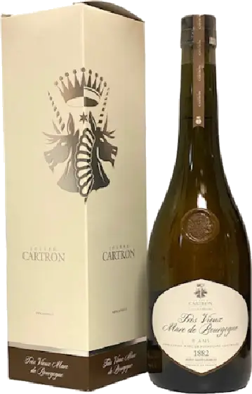 Een fles Cartron, uit het schap in de winkel in Bathmen