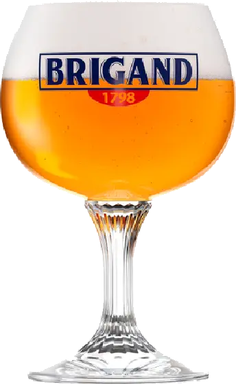 Een glas van Brigand, uit het schap in de winkel in Bathmen