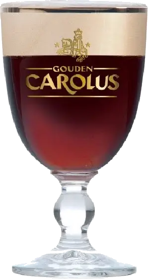 Een glas van Gouden Carolus, uit het schap in de winkel in Bathmen