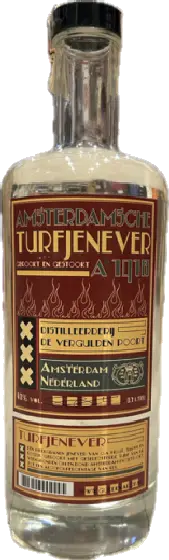 Een fles Amsterdamsche, uit het schap in de winkel in Bathmen