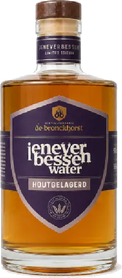 Een fles De Bronkhorst, uit het schap in de winkel in Bathmen