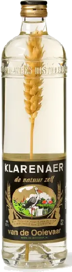Een fles Klarenaer, uit het schap in de winkel in Bathmen