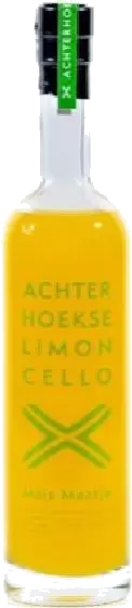 Een fles Achterhoekse, uit het schap in de winkel in Bathmen