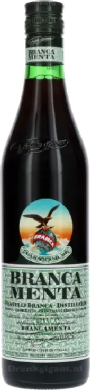 Een fles Fernet Branca, uit het schap in de winkel in Bathmen