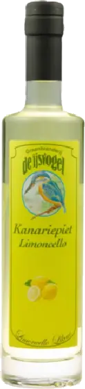 Een fles IJsvogel, uit het schap in de winkel in Bathmen