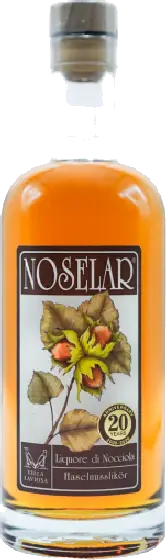 Een fles Noselar, uit het schap in de winkel in Bathmen