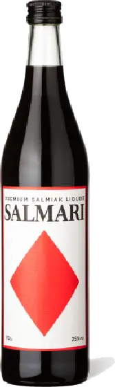 Een fles Salmari Premium Salmiak, uit het schap in de winkel in Bathmen