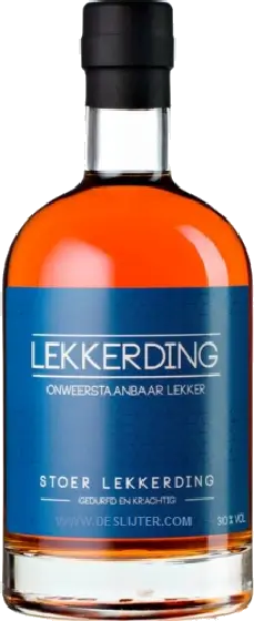 Een fles Stoer, uit het schap in de winkel in Bathmen